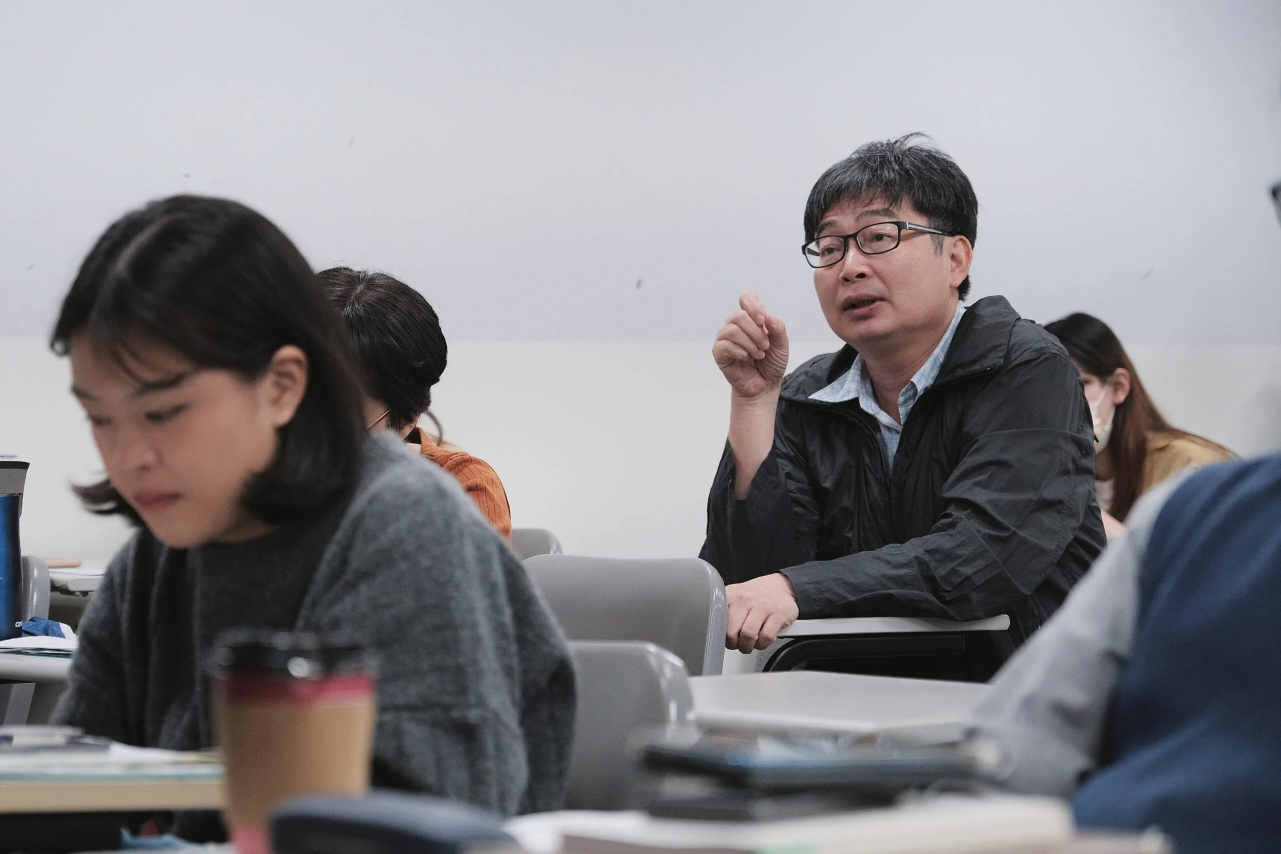 圖三、台下老師與講師進行學術上的討論。