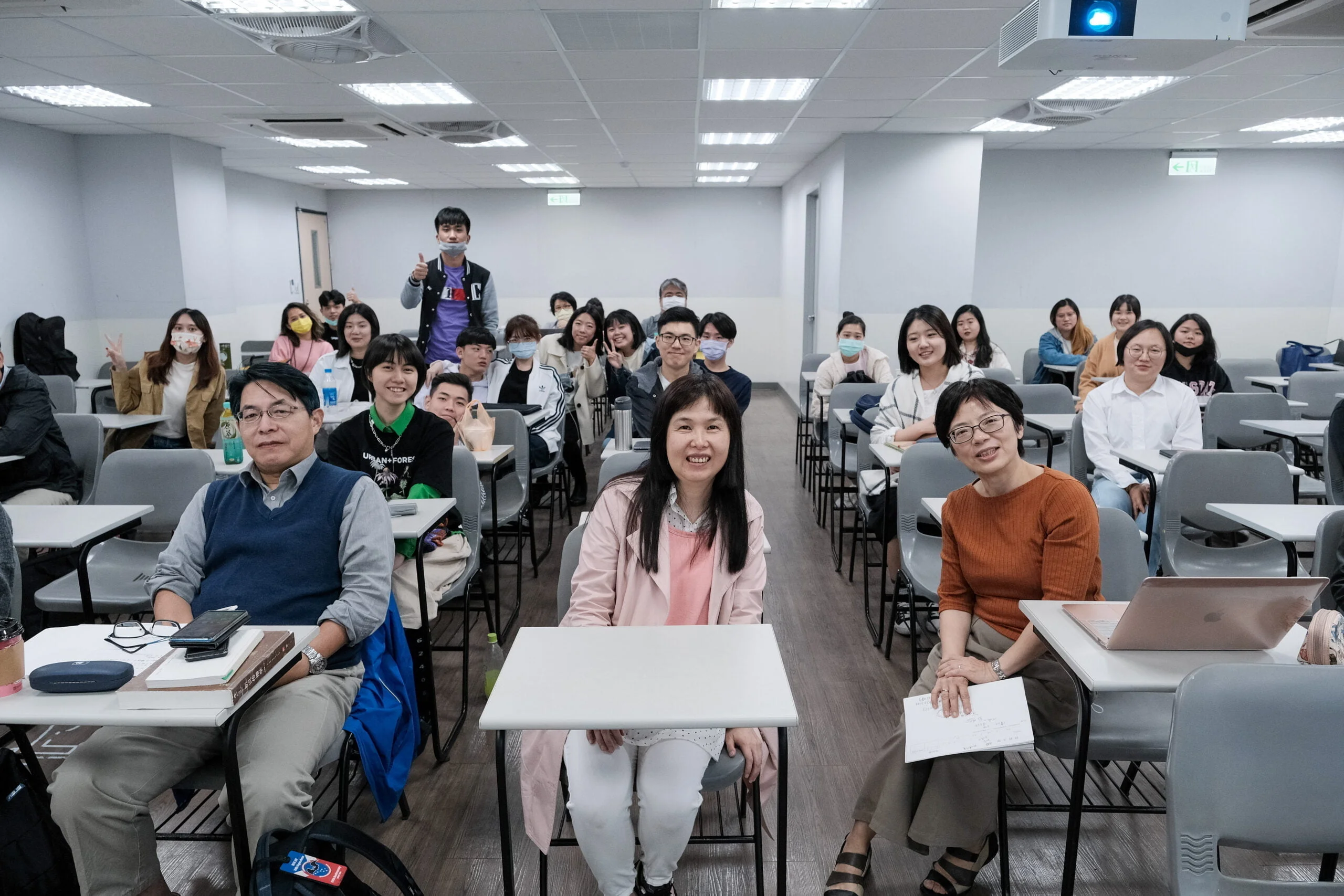 圖六、講師與參與的老師、學生們合照。