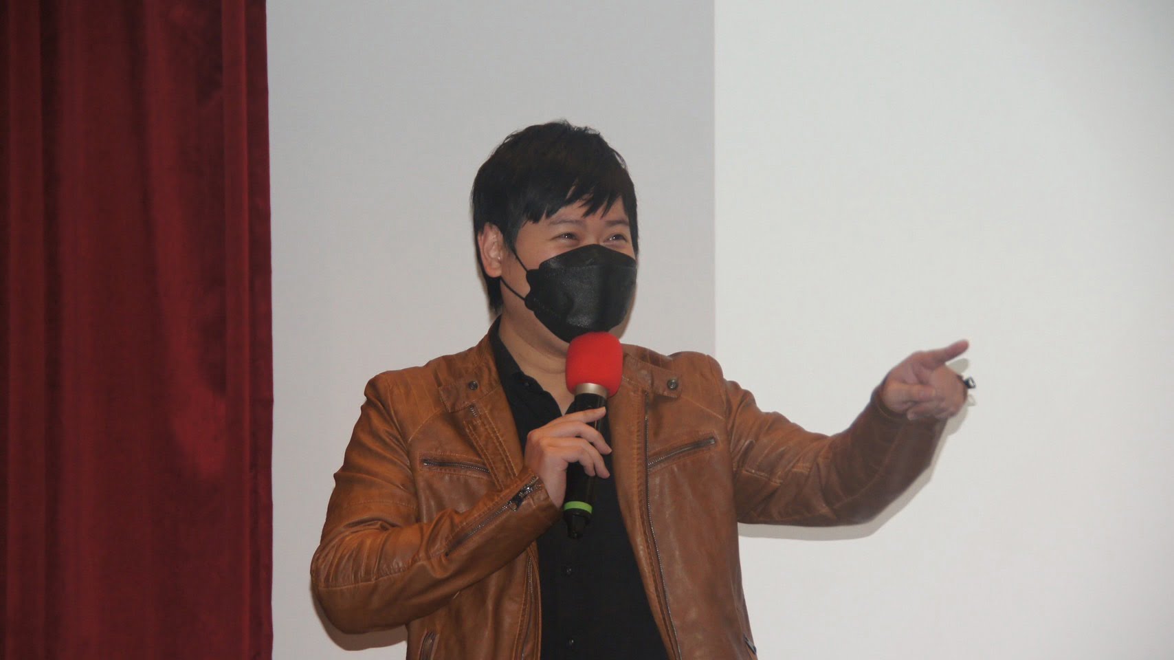 圖一、《痞客邦》創辦人劉昊恩（現為產品策略副總）今（12）日於世新大學口傳系「網路溝通與當代社會」課程進行演講。
