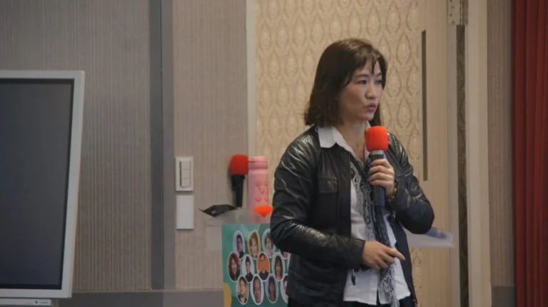 圖一、「網路溝通與當代社會」課程邀請前高雄市新聞局局長王淺秋前來演講。