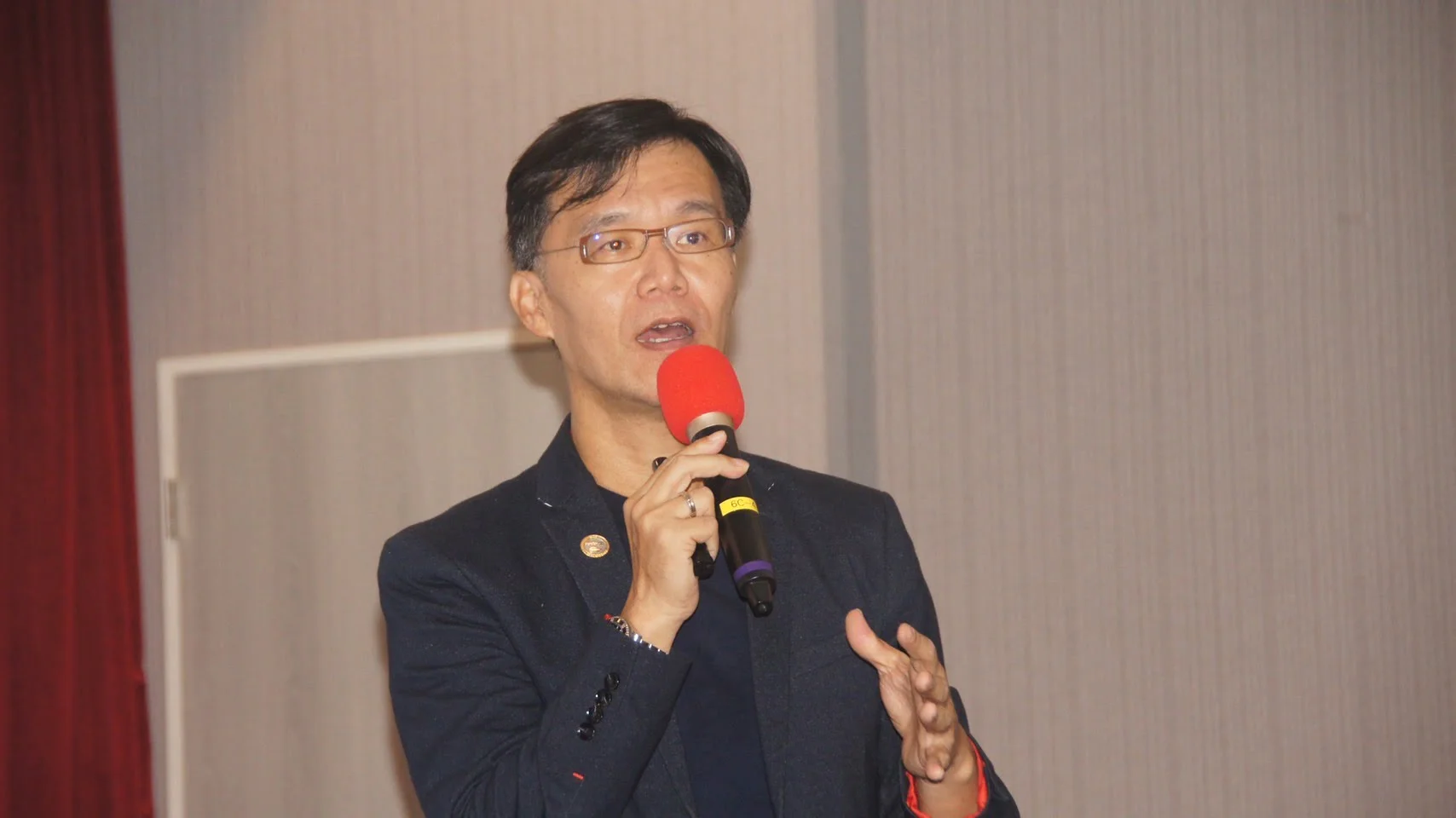 圖一、「網路溝通與當代社會」課程邀請法斯博整合行銷公司執行長張致平前來演講。