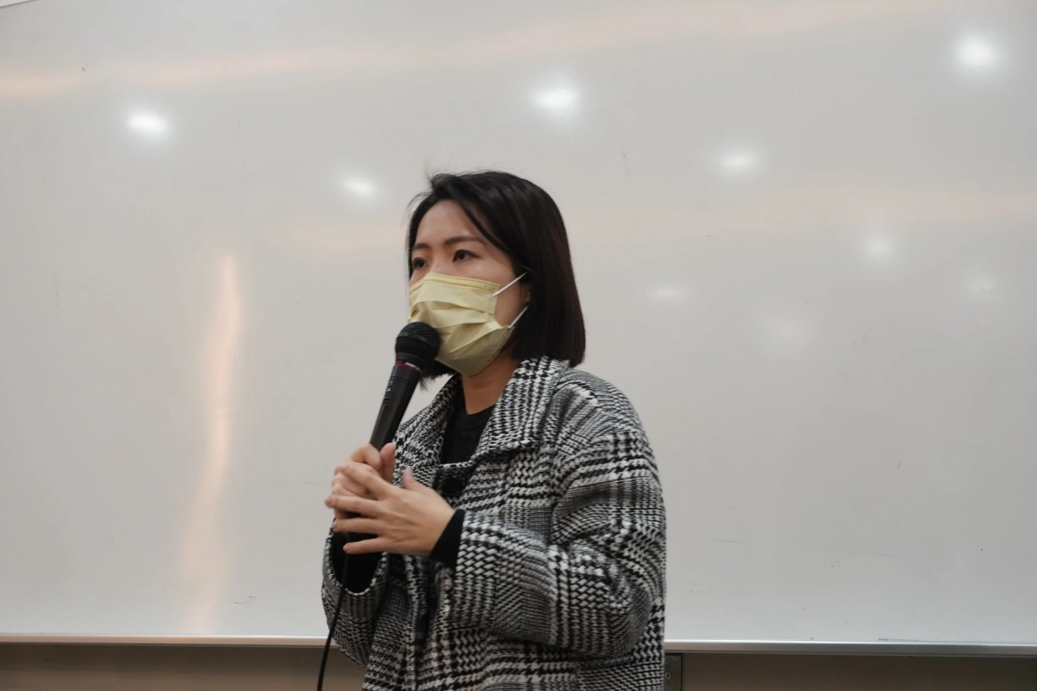 圖一、台北市議員徐巧芯分享如何在日常生活中練習口語表達。