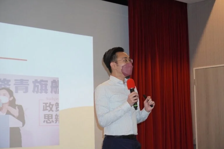圖一、網路溝通與當代社會課程邀請民進黨青年發展部主任蔡沐霖前來演講。