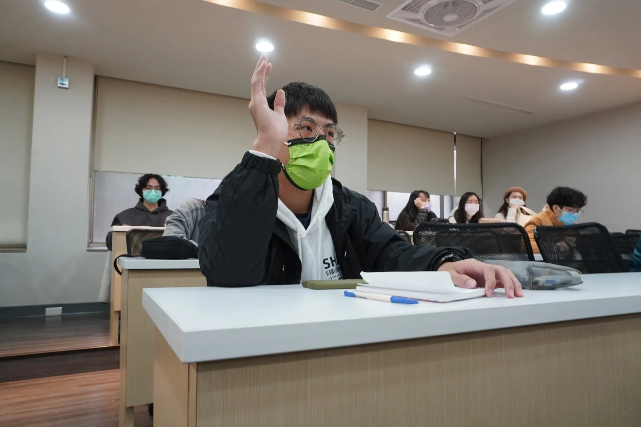 圖二、同學於演講中提問。